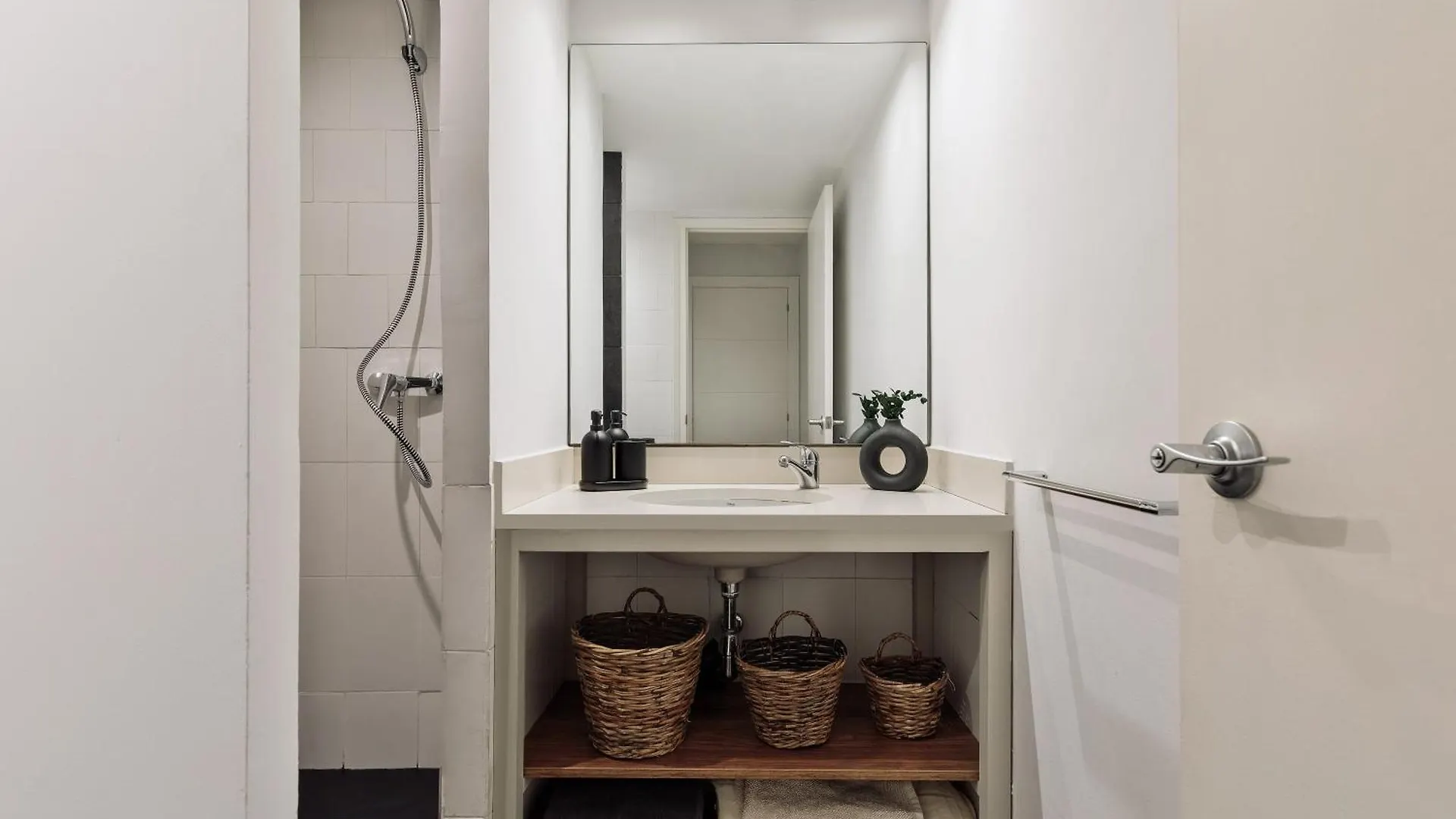 Apartment Aiguablava - 1 Bedroom And Pool In Pedralbes Barcelona