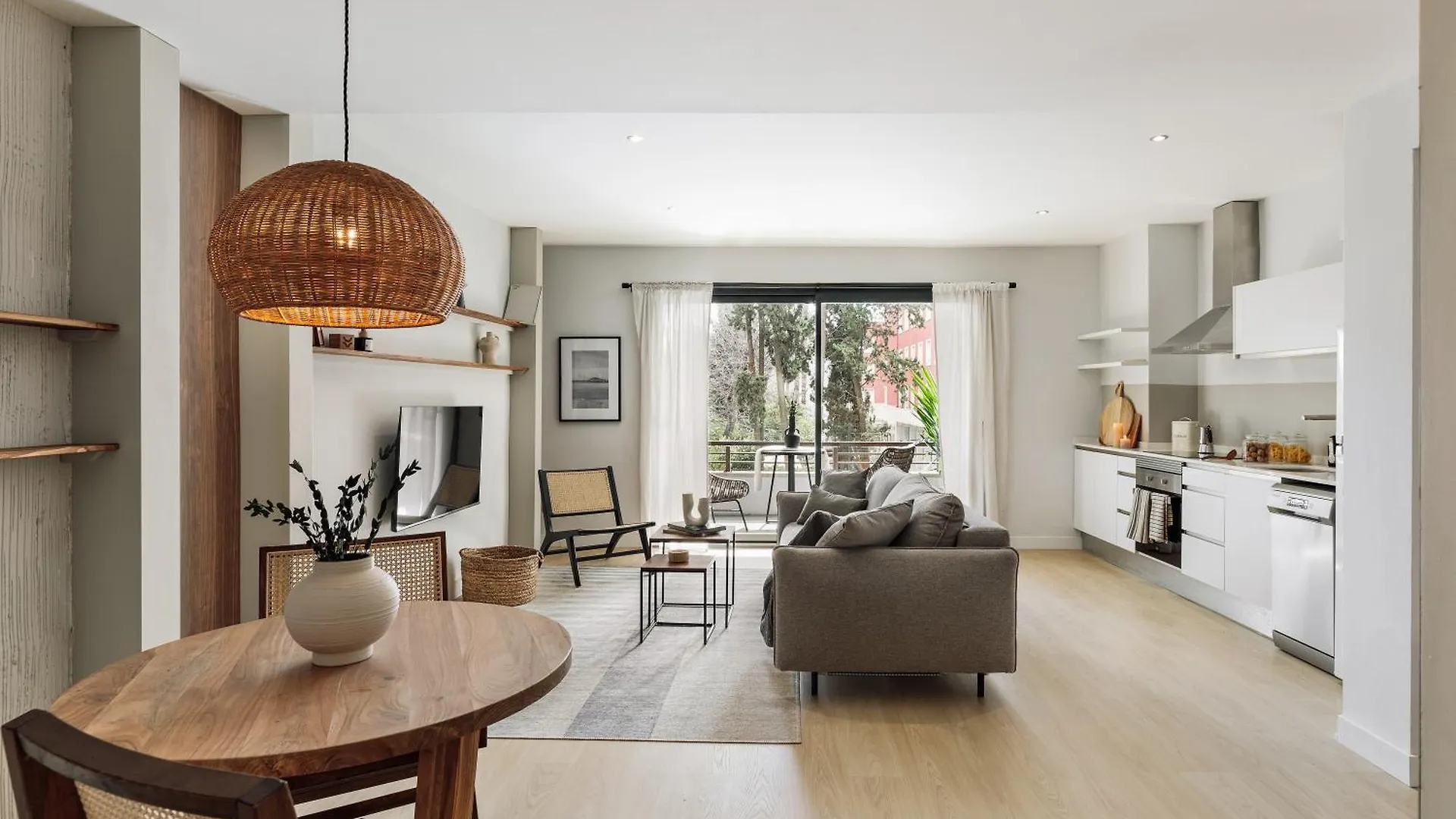 Aiguablava - 1 Bedroom And Pool In Pedralbes Barcelona Spain