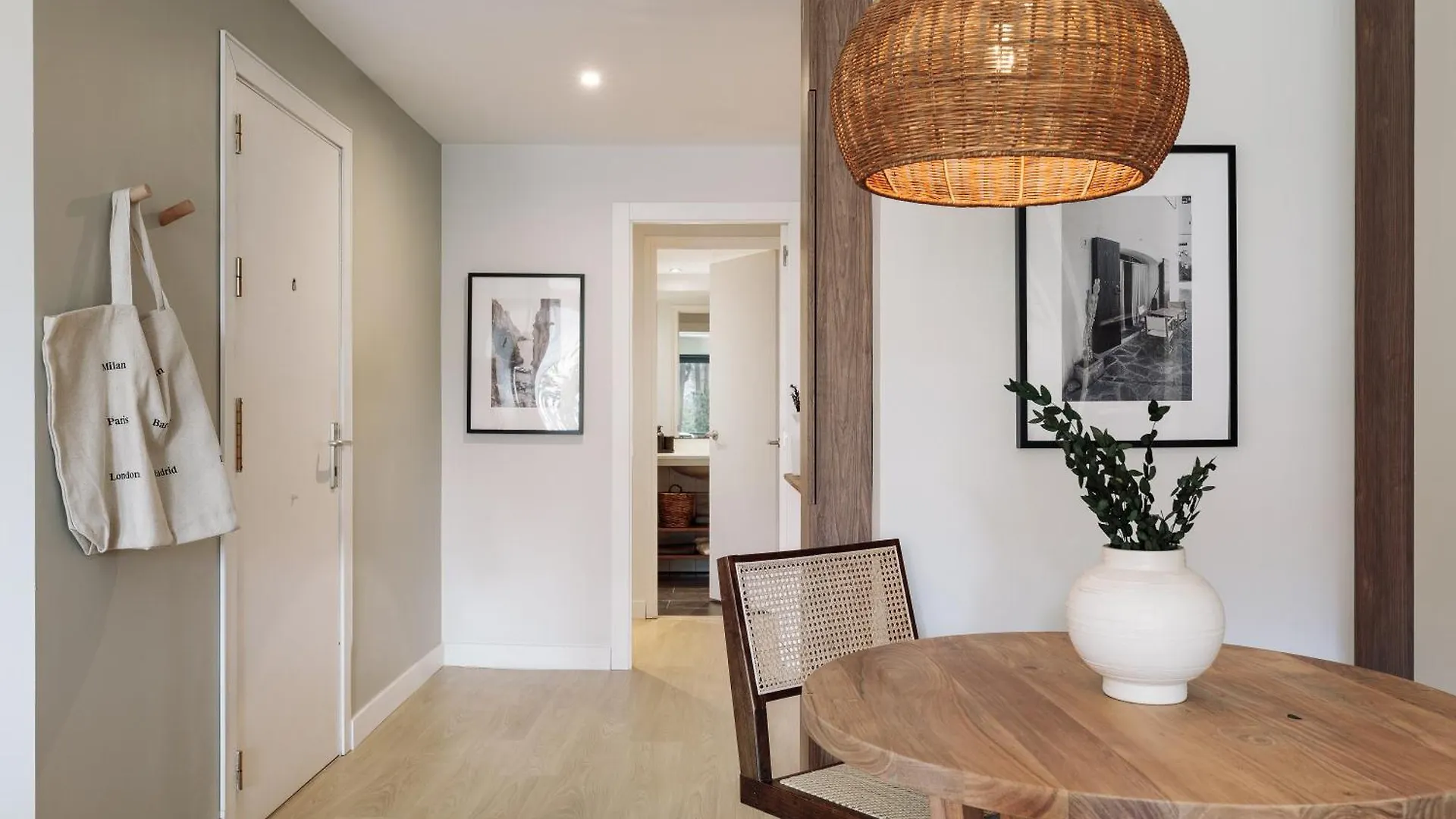 Apartment Aiguablava - 1 Bedroom And Pool In Pedralbes Barcelona Spain