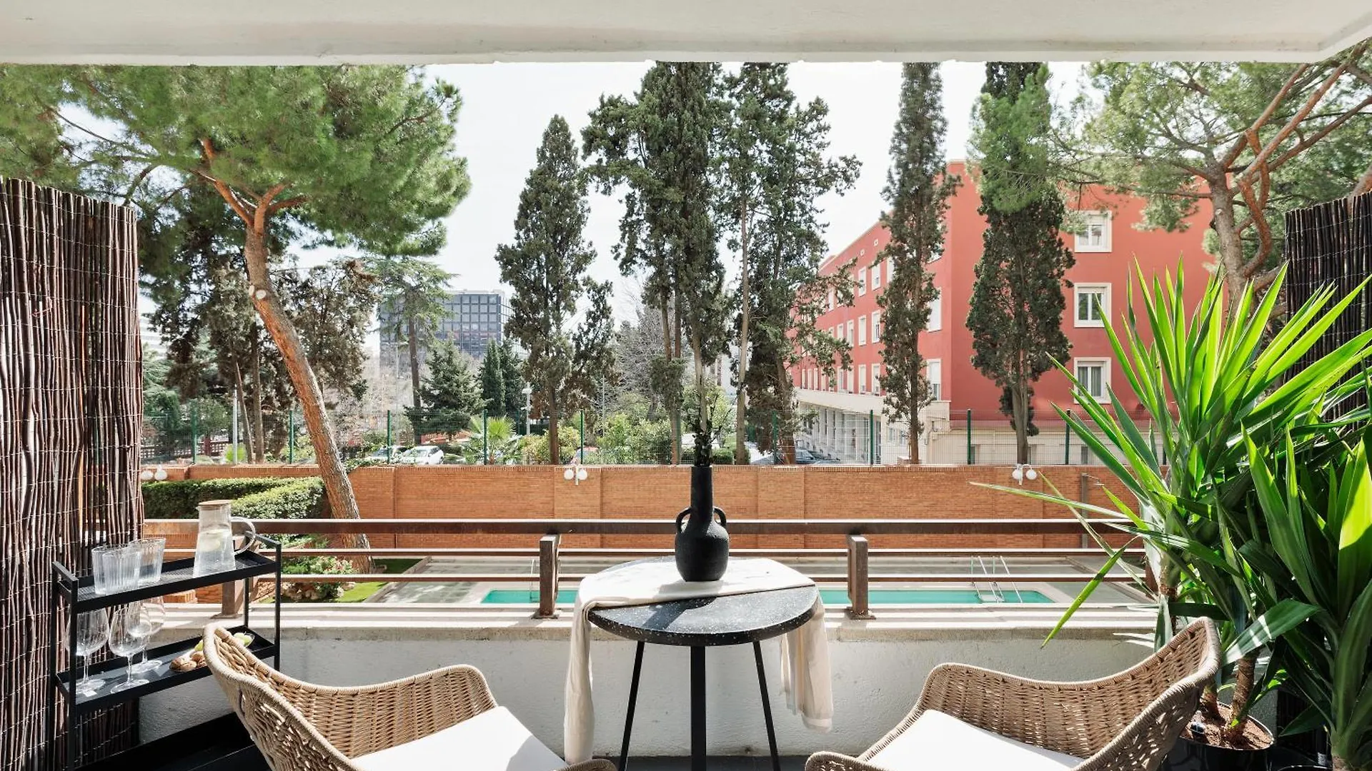 Aiguablava - 1 Bedroom And Pool In Pedralbes Barcelona Apartment